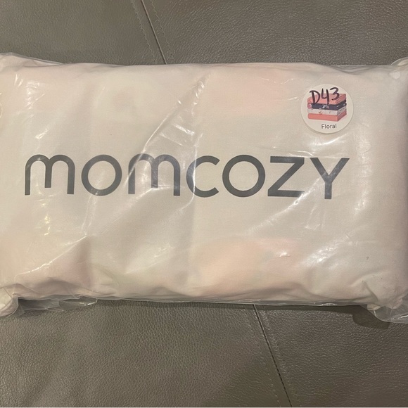 Momcozy Floral Baby Muslin Swaddle Blanket Set - Peach, White, and Navy - Picture 2 of 7